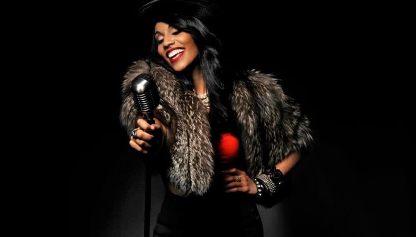 Amy Ioné featured image