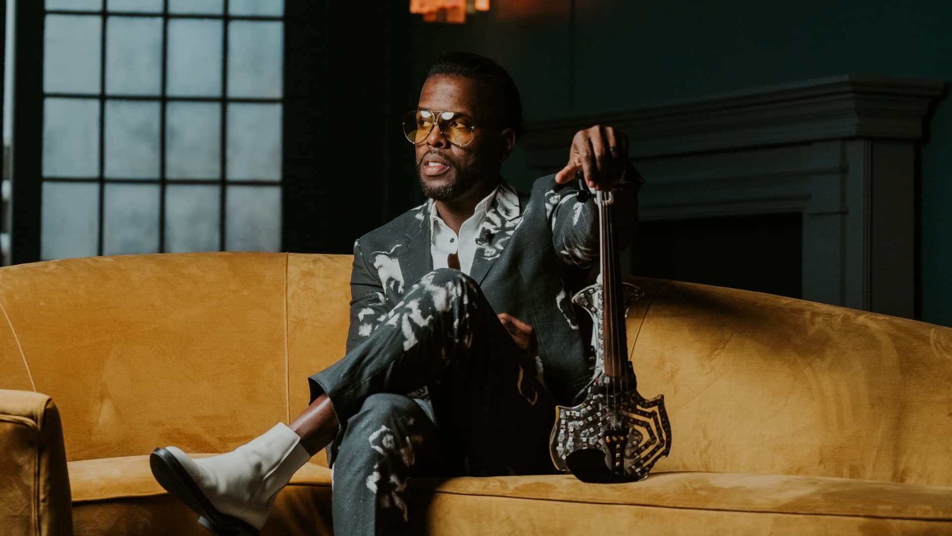 Timothee Lovelock hero background image